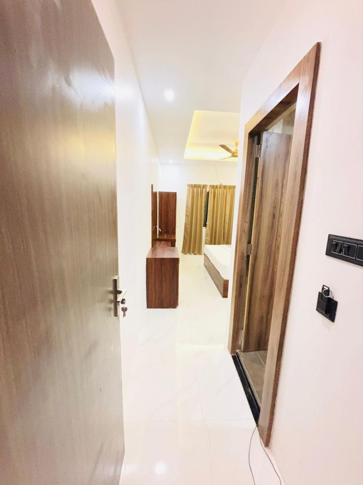 Hotel Omkar Palace Ayodhya 외부 사진