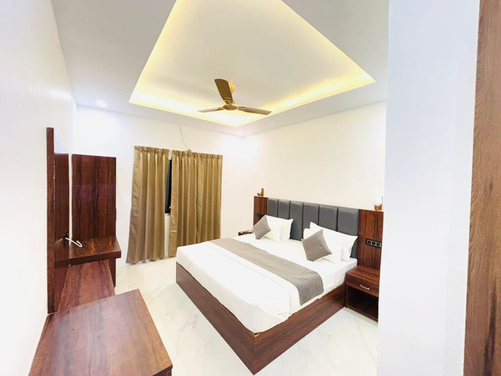 Hotel Omkar Palace Ayodhya 외부 사진