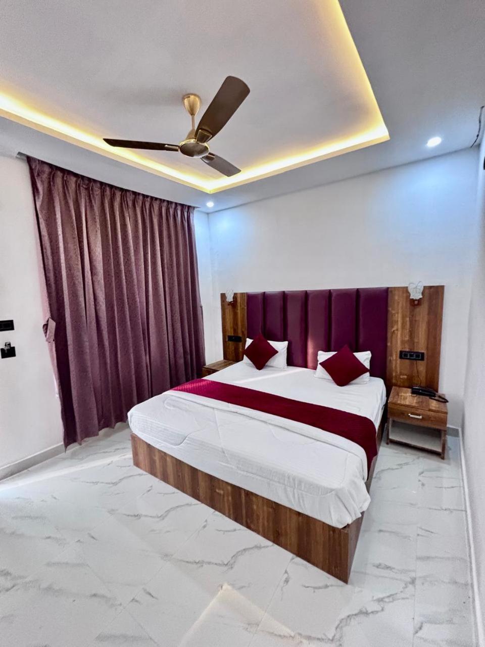 Hotel Omkar Palace Ayodhya 외부 사진