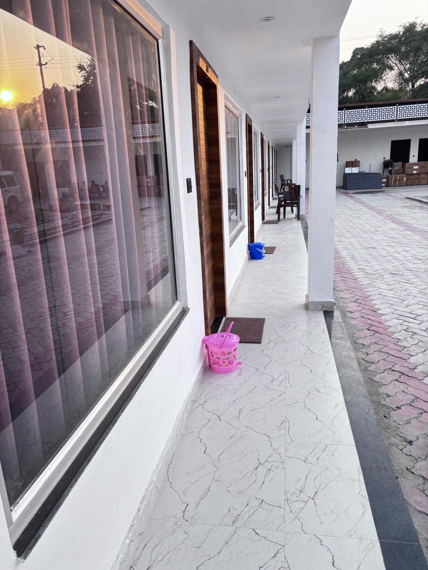Hotel Omkar Palace Ayodhya 외부 사진